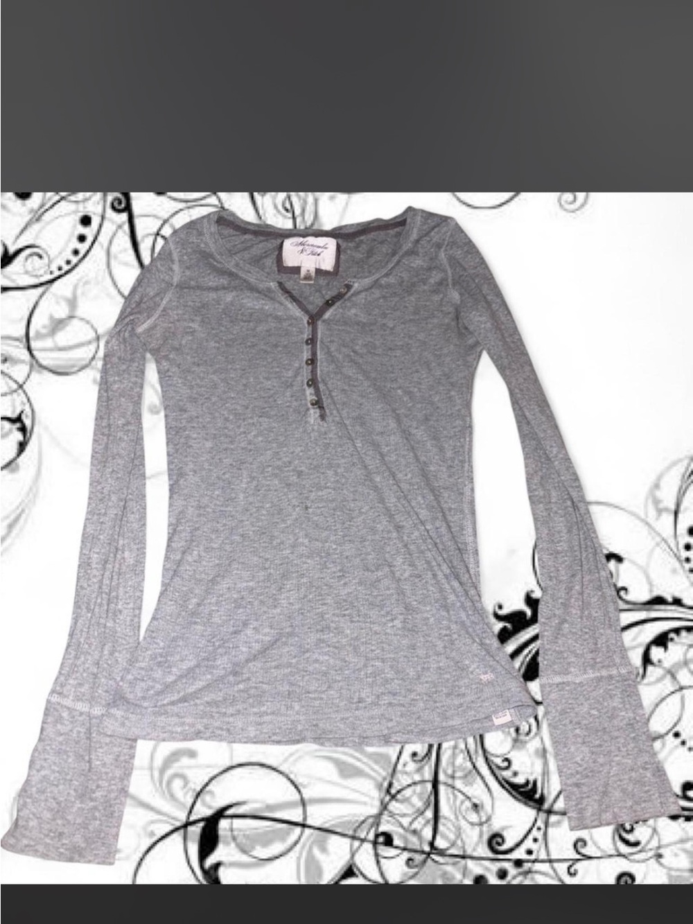 Abercrombie & Fitch Gray Long-Sleeve Henley Top